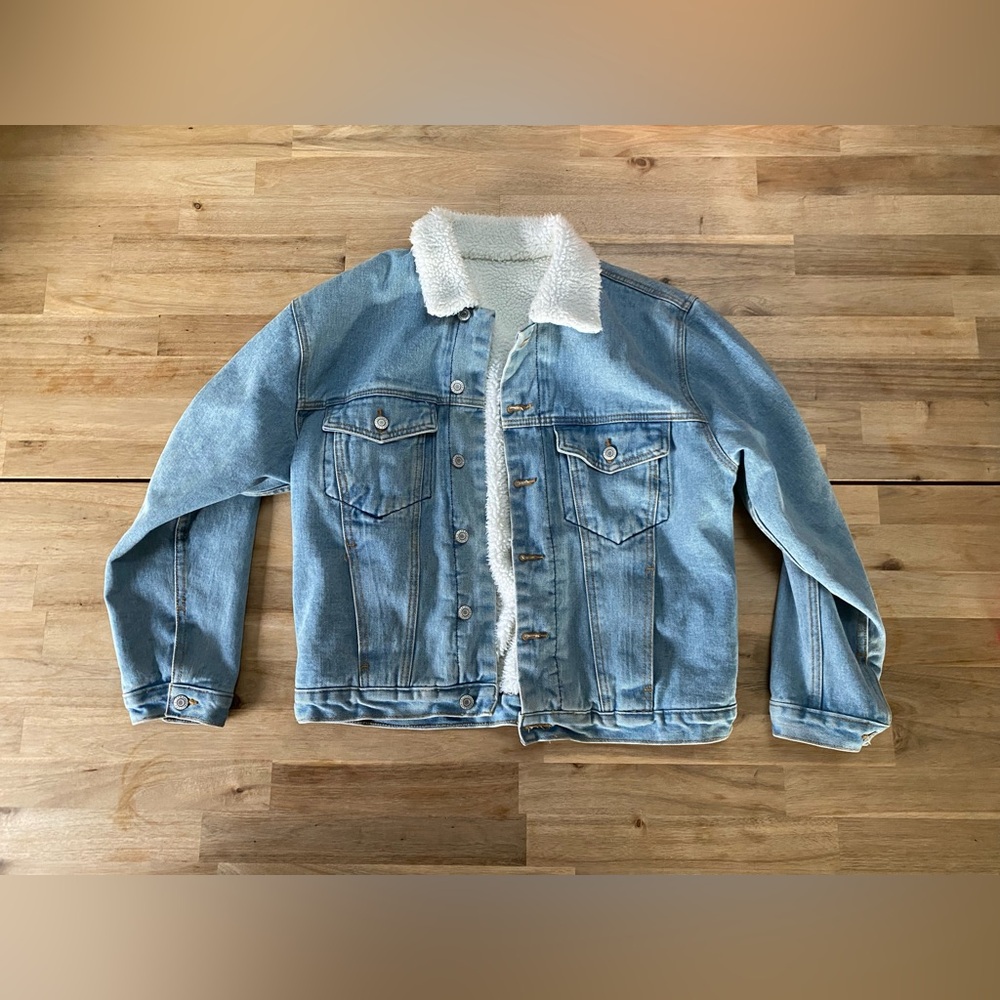 Brandy Melville Light Blue Denim Trucker Jean Jacket with Sherpa Lining Cotton